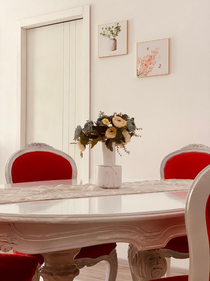 Sweet Apartment In Kutaisi Eksteriør bilde